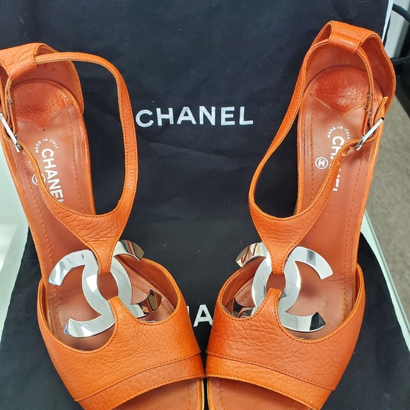Chanel CC Logo T-Strap Platform Sandals - Picture 5 of 13